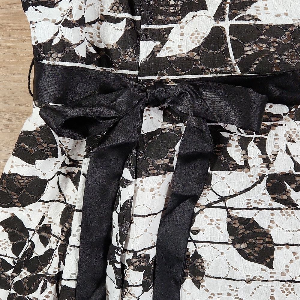 ☔️🔺️Signature by Robbie Bee Black w/White Lace Overlay Sleeveless Dress Small - Picture 9 of 12